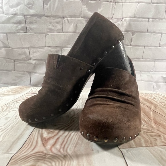 Dansko Suede Shoes - Picture 1 of 4